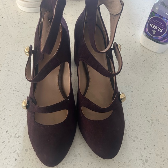 Burgundy bcbg heels worn once size 9 - Picture 2 of 3